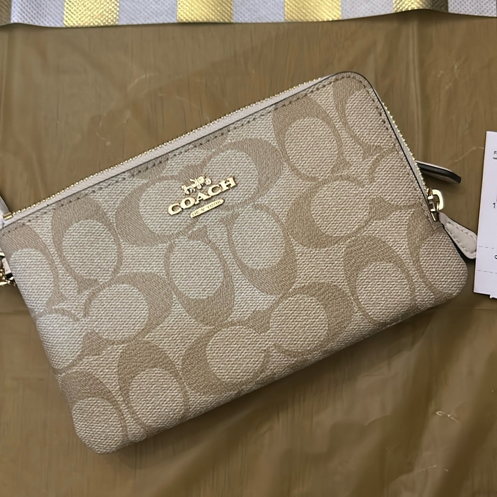 COACH Corner Zip Wristlet double Wallet nwt